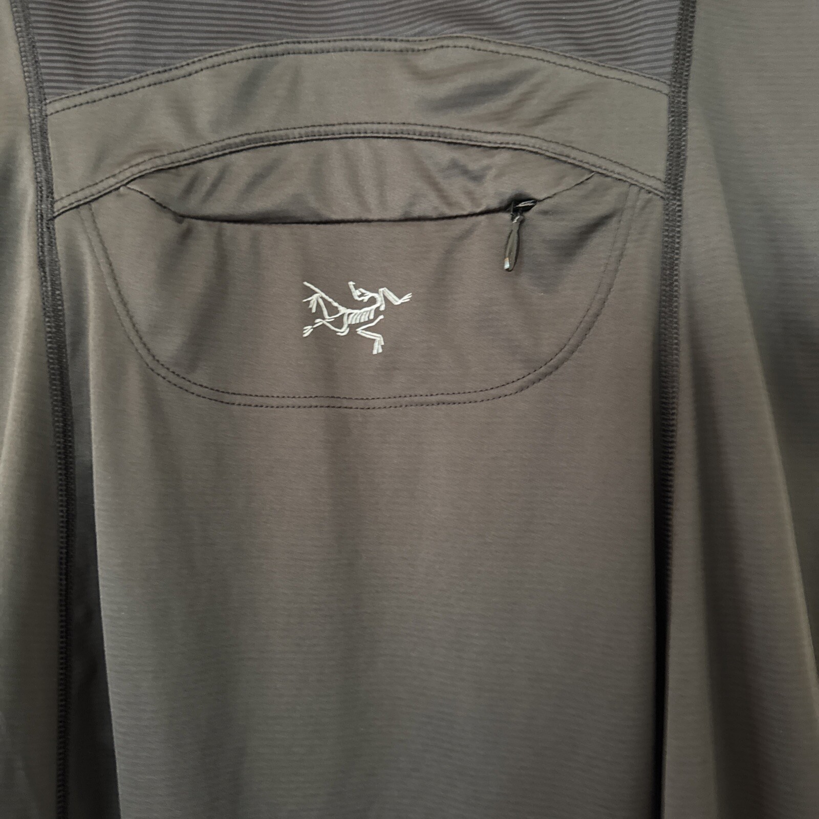 ARC'TERYX Abito Arcteryx nero leggero accenti a rete manica corta Activewear tasca S