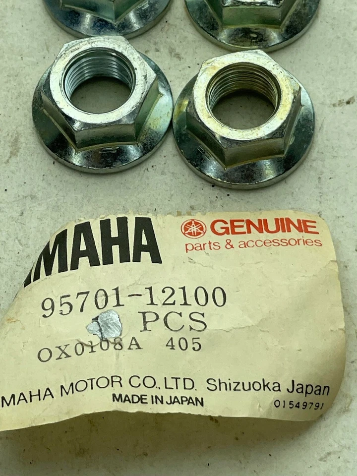 Tuerca de brida Yamaha MX175 DT250 DT400 YZ125 YZ465 NUEVO DE STOCK (CANTIDAD DE 6) PIEZA # 95701-12100 Foto 2 de 3