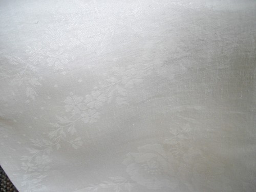 Vintage White Brocade Pattern Table Cloth ~ 63" x 100" - Picture 3 of 12