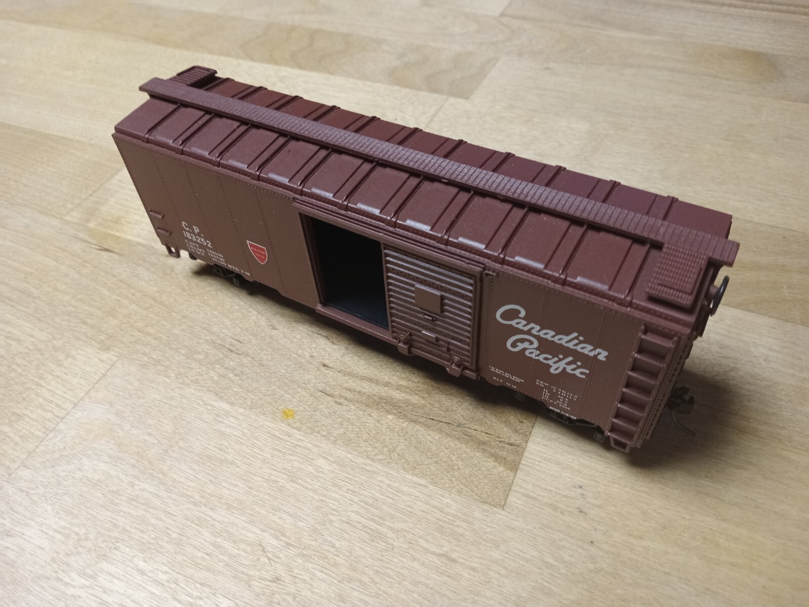 HO SCALE 40` CANADIAN PACIFIC BOXCAR 183252 KADEE COUPLERS eBay
