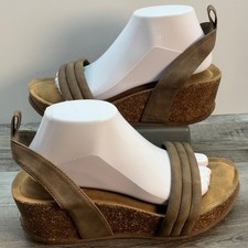 Maurices Cami Comfort Wedge Sandals Taupe Brown Puffy Strap Slingback 10M