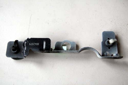 OE BMW 3er E92 E93 M3 V8 309kw Kotflügel vorne links LH unten Halterung 8042578