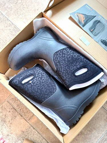 BOGS Women’s Snow Boots blk/blk Leopard Pull-On Mid-Calf  Sz 9 New Box