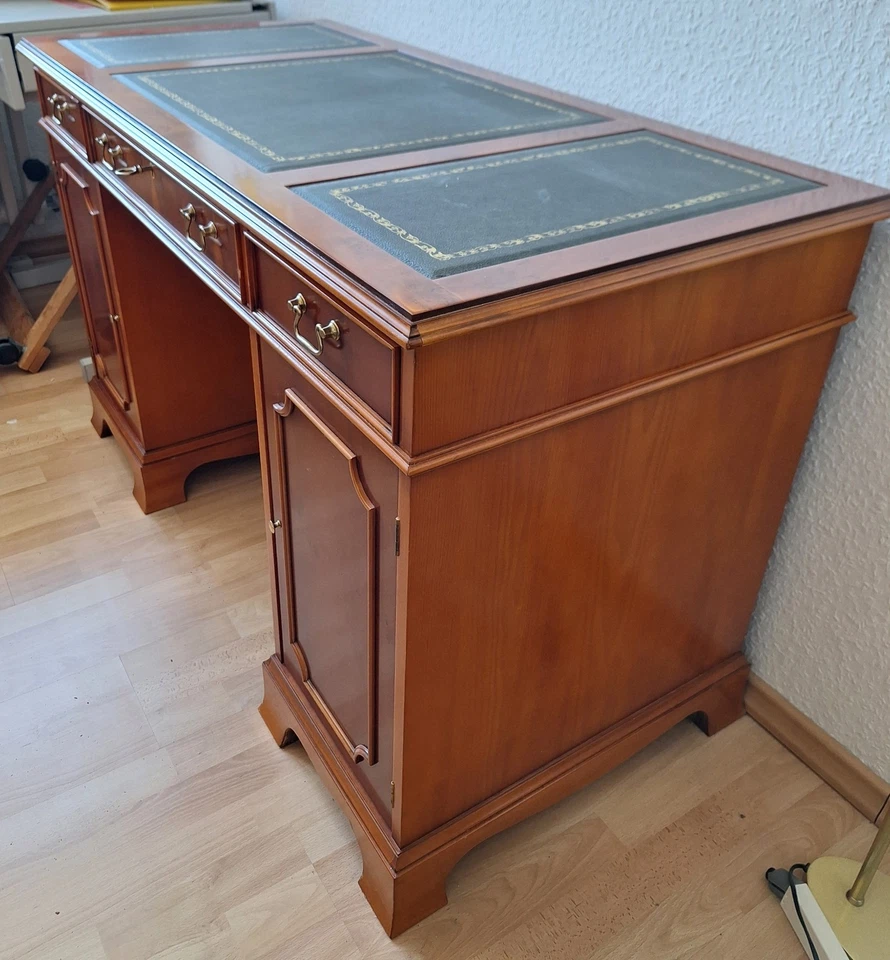 Attraktiver, kompakter Schreibtisch, 1,25 m breit - Bild 3 von 4