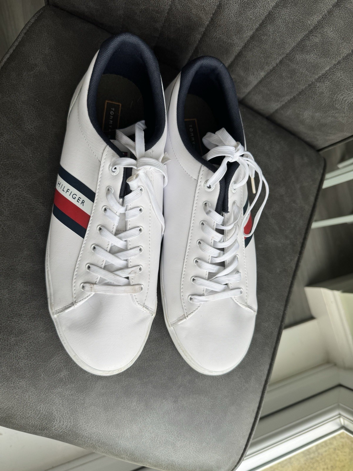 Tommy Hilfiger Essential Stripe Lace Up Trainers Size 9 image 3