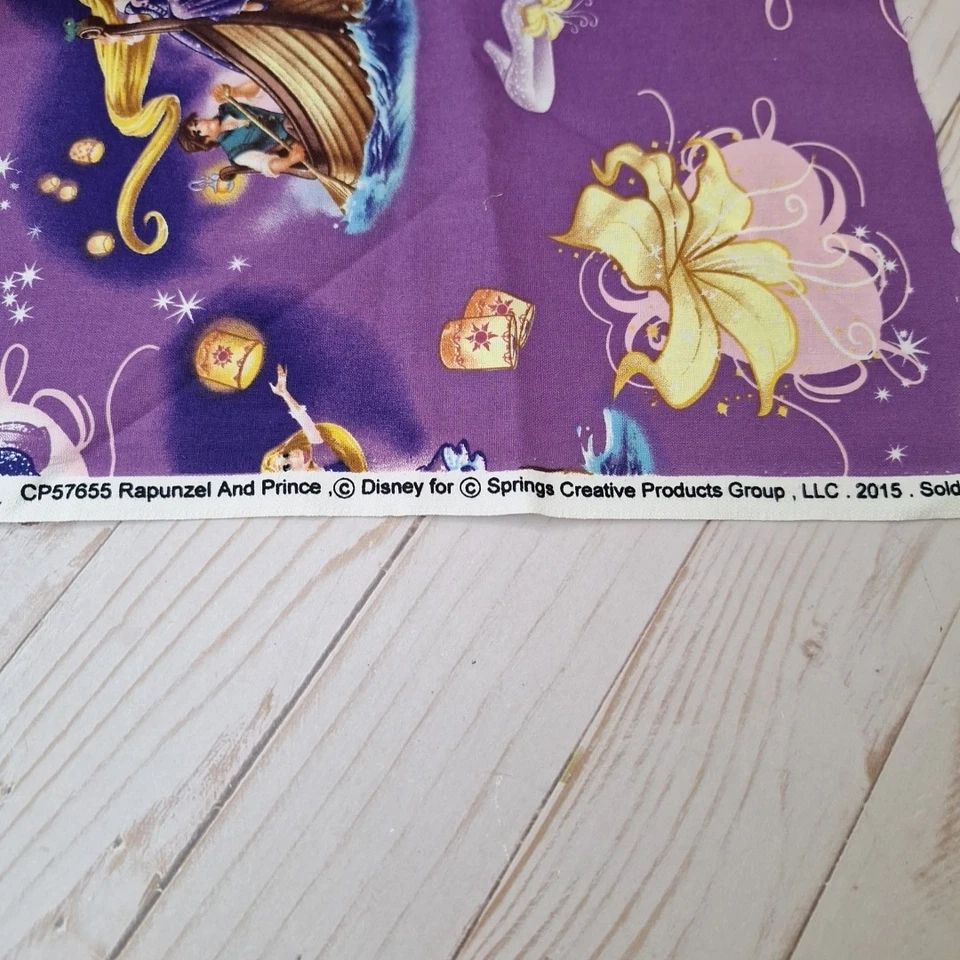 Muelles de tela de algodón creativos Disney Rapunzel and Prince 44" de ancho x 3/4 yardas Foto 2 de 2