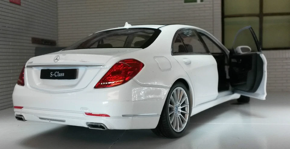 1:26 24 Mercedes S Class V8 500 2015 W222 24051 Welly White Diecast Model Car - Image 4 of 4