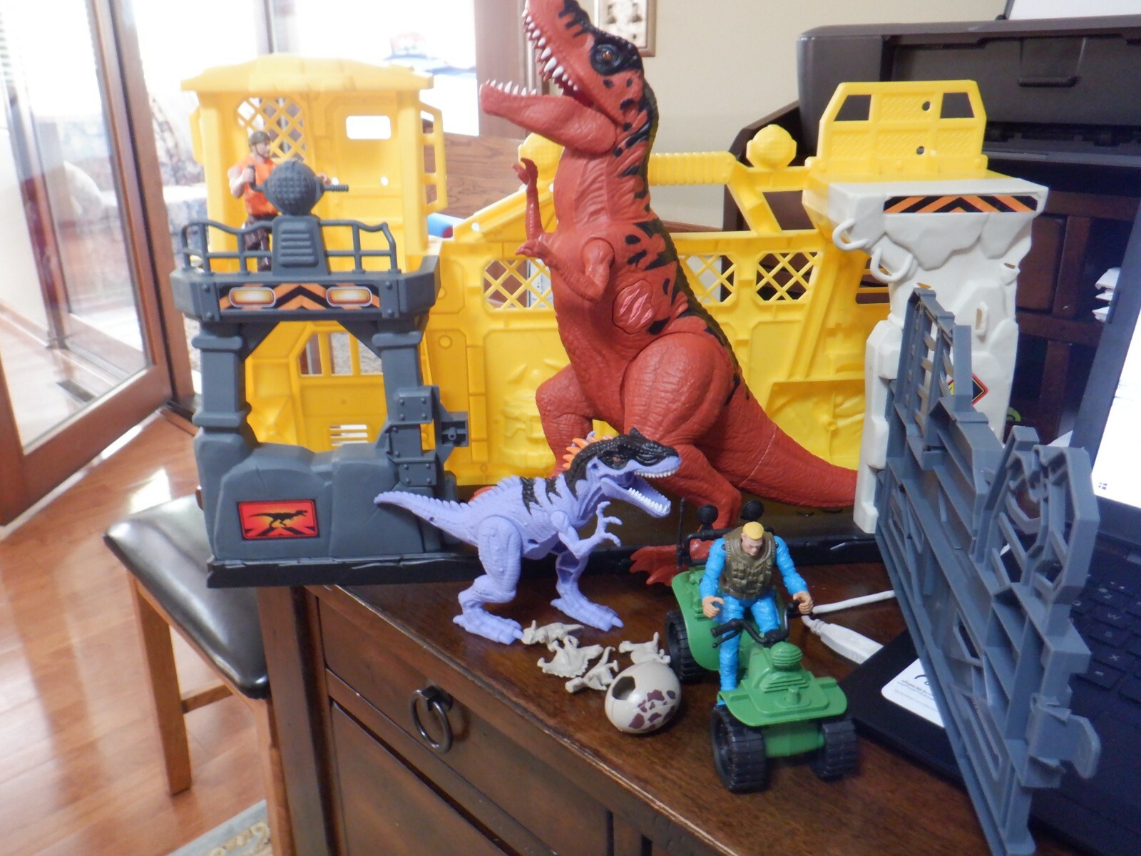 Jurassic Park Kid Connection Play Set complete With 2 Dinosaurs 2