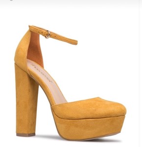 pumps mustard