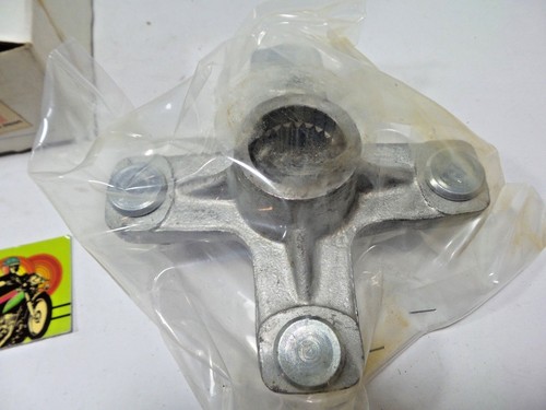 NOS YAMAHA 3 WHEELER COLLAR WHEEL HUB TRI-Z 250 38W-25383-00 OEM - Picture 4 of 5