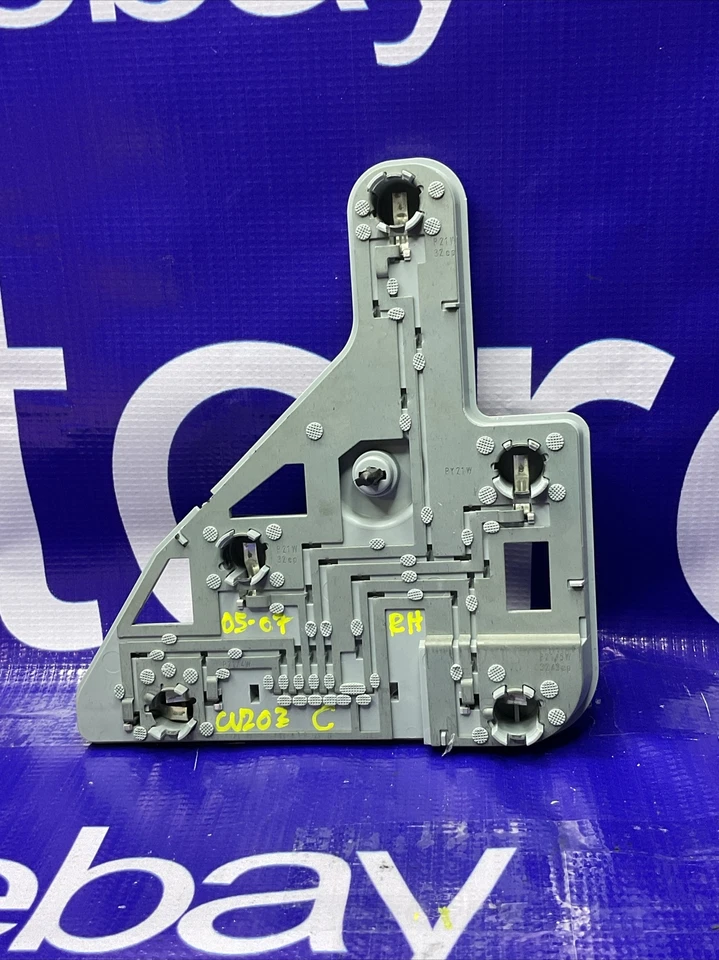 Portador de bombilla trasera OEM DERECHA MERCEDES-BENZ 05-07 W203 C230 C240 C280 Foto 2 de 4