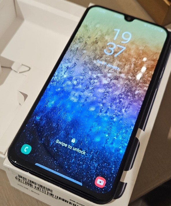 Samsung Galaxy A40, 64GB,BLACK, Unlocked android phone, Good Condition