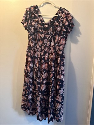 Woman s XL Floral Modi Dress With Liner And V-Neck