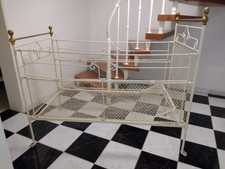 Kinderbett, antik, um 1900, Metall, Messing, Rollfüße, zerlegbar, cremeweiß