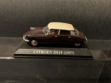 Citroën DS19 (1957) Diecast Model Car – Classic French Saloon – Display Base
