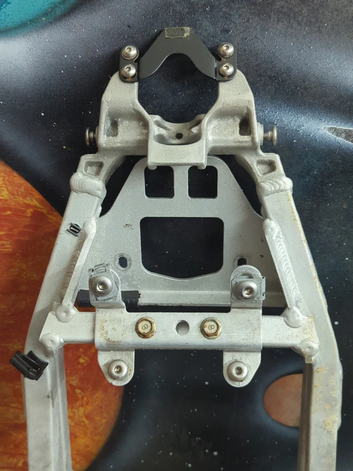 Subchasis trasero Aprilia RSV4 RR 2017 OEM montaje marco de soporte Foto 2 de 4