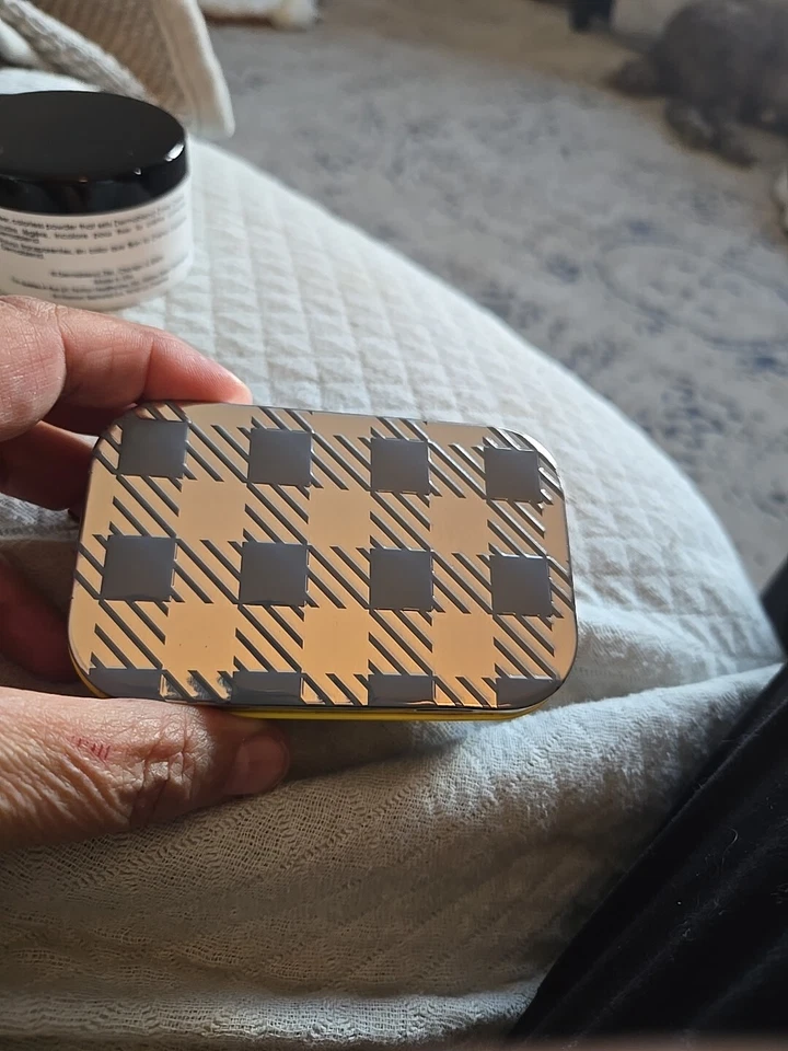 Jabón en barra de leche de cabra con miel y azahar Beekman 1802 99 g / 3,5 oz Foto 2 de 3