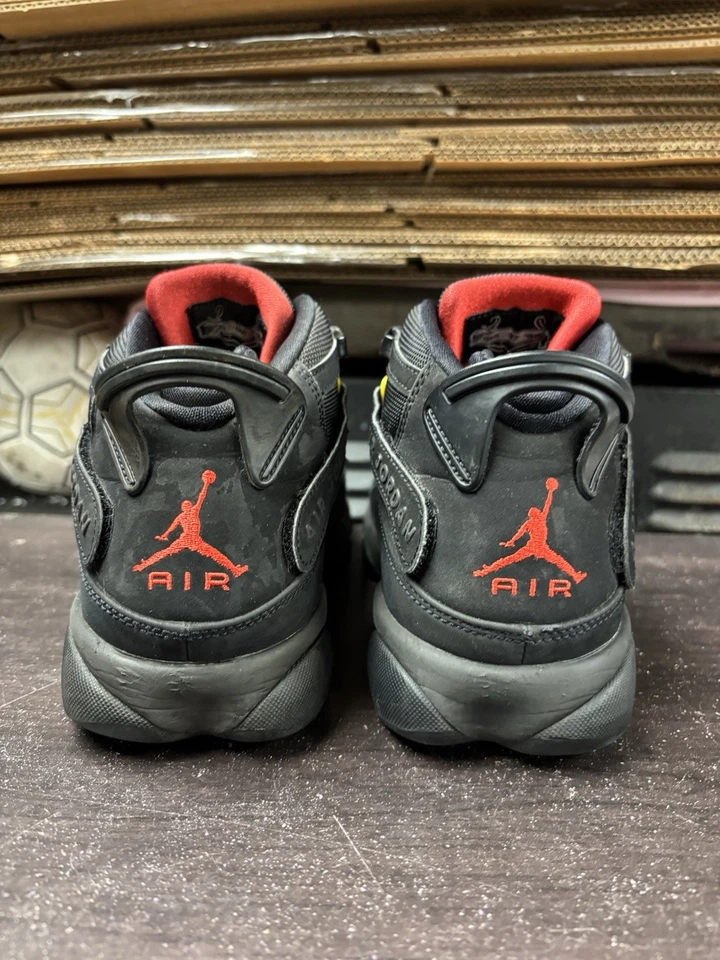 Talla 10.5 - Air Jordan 6 Anillos Negro Rojo Azufre Foto 4 de 4