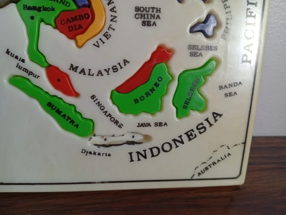 À voir ! Carte de l'Asie puzzle ancien en plastique jouet vintage map of Asia - Photo 4/4