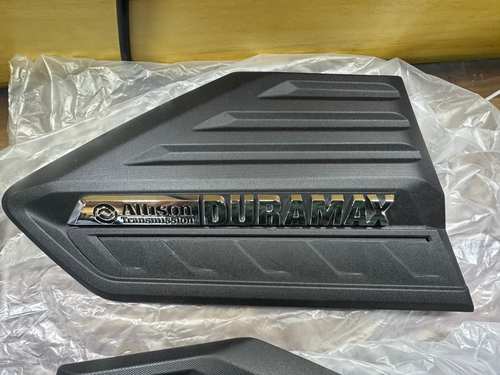 2020-24 CHEVY SILVERADO ALLISON TRANSMISSION DURAMAX LEFT & RIGHT HOOD VENT TRIM - Picture 4 of 6