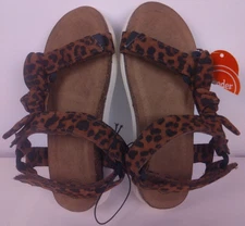 Wonder Nation Animal Print Adjustable Sandals Size 2 - New.               (BLDG)