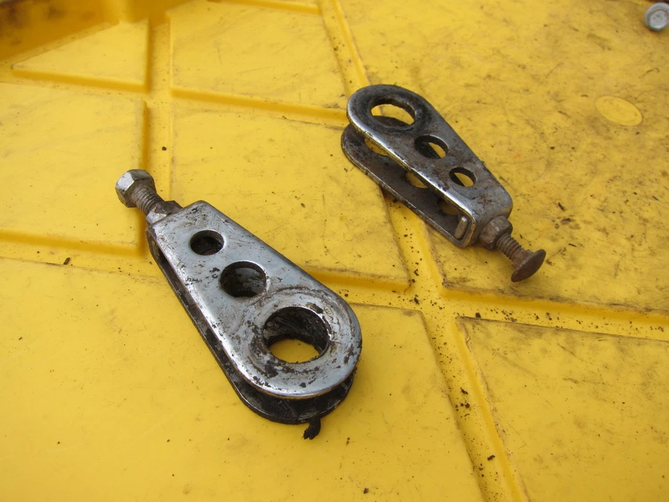 Suzuki GN400T 1980 OEM BASCULANTE TENSOR DE CADENA SOPORTES DE AJUSTE  Foto 4 de 4