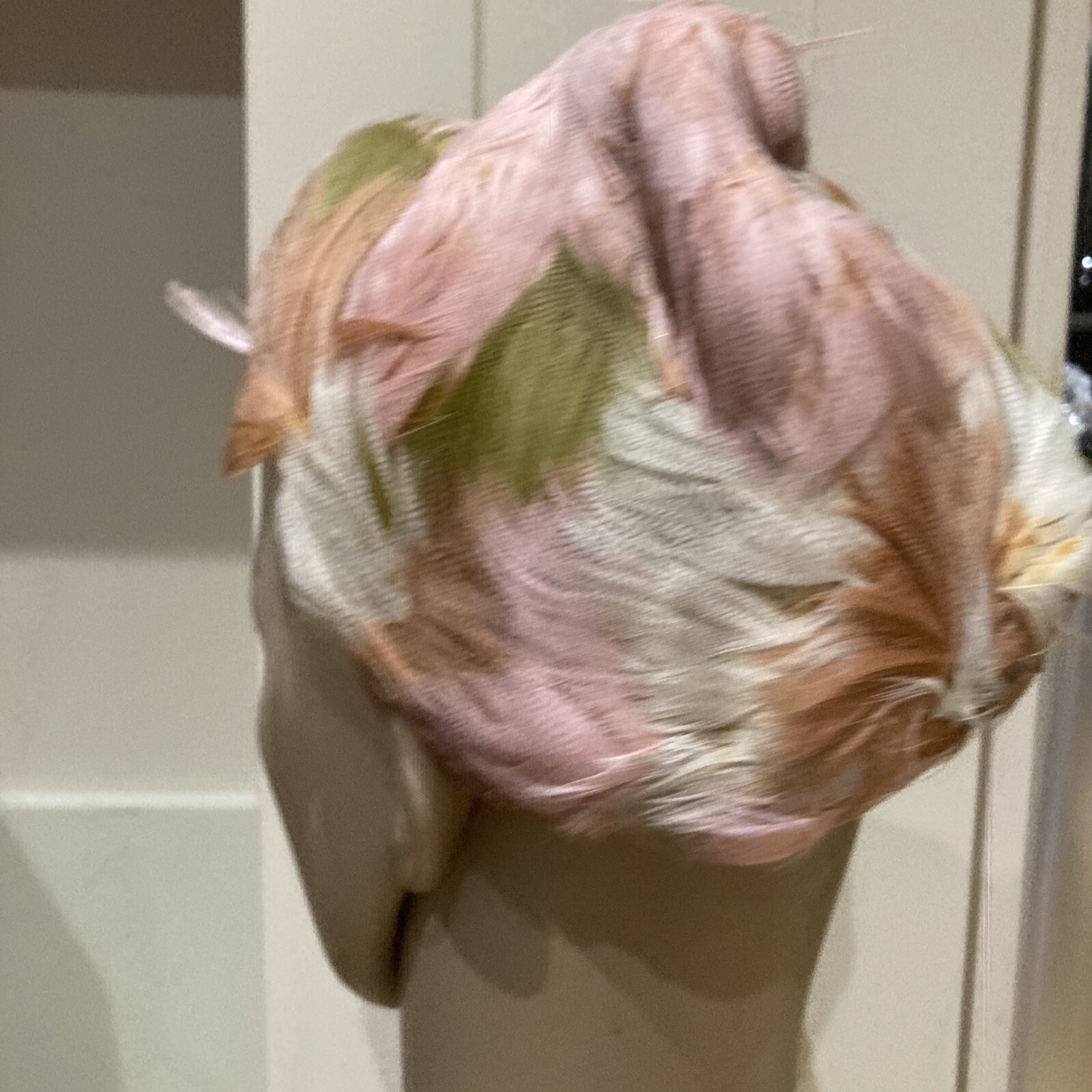 Vintage 1950s Pink/Green Feather Half Hat 6