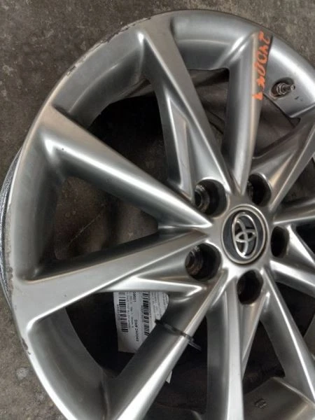 Rueda Prius V VIN UE 7º y 8º dígito aleación 17x7 compatible con 12-18 PRIUS Foto 2 de 4