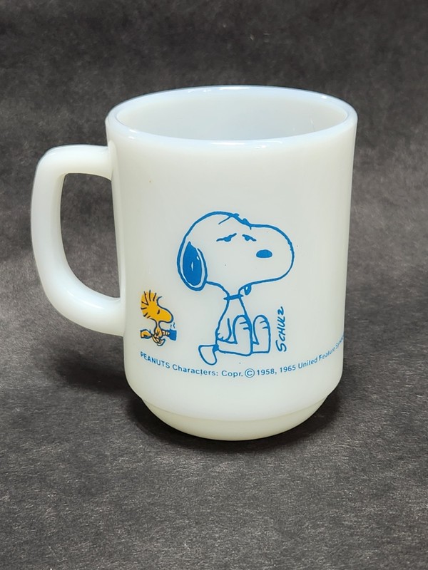 Vintage Anchor Hocking Fire King Peanuts Snoopy Woodstock Milk Glass Coffee Mug
