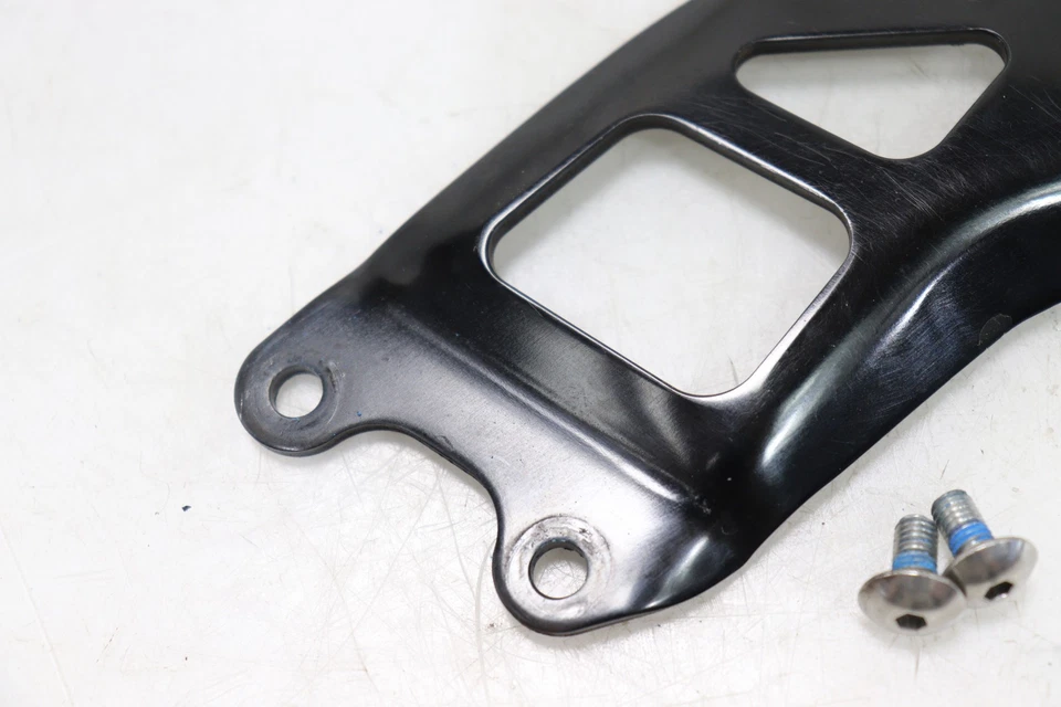 16-24 SUZUKI GSXR 750 OEM JUEGO TRASERO IZQUIERDO CUBIERTA PROTECTORA TALÓN Foto 2 de 4