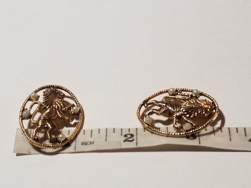 2 Vintage Brooches Set Pinbacks Gold Color Metal Cloak Pins W Faux Pearl Accents - Picture 8 of 9