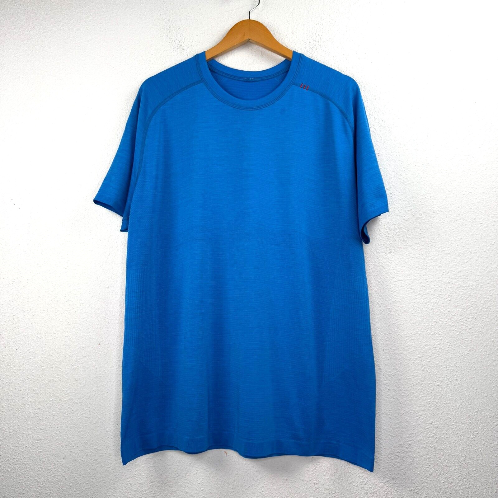 Lululemon Metal Vent Stretch Your Head Blue Shirt Short Sleeve Men&rsquo;s 2XL