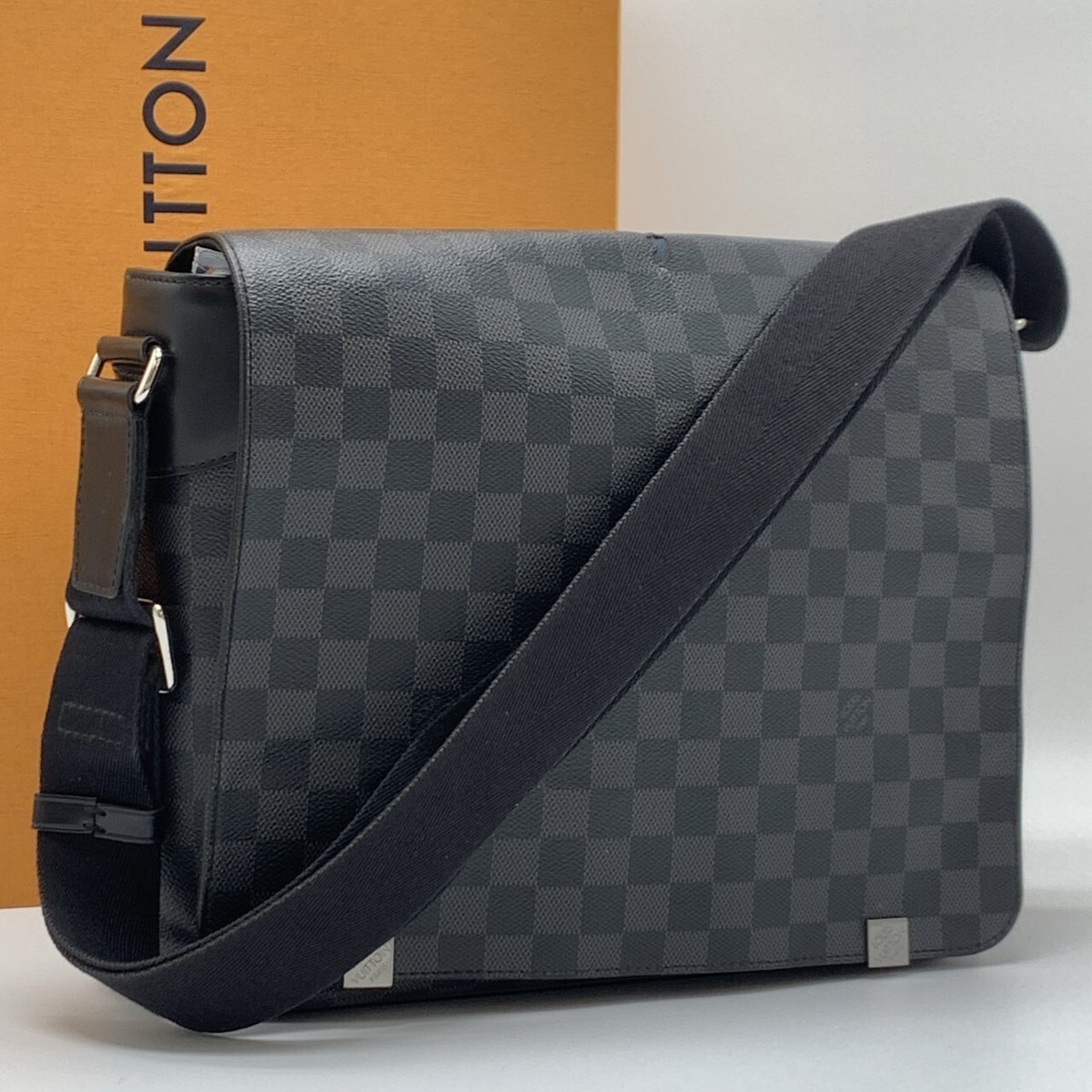 【専用】LOUIS VUITTON ディストリクト PM モノグラム アズール Louis Vuitton District Shoulder Bag PM Grey Leather for sale