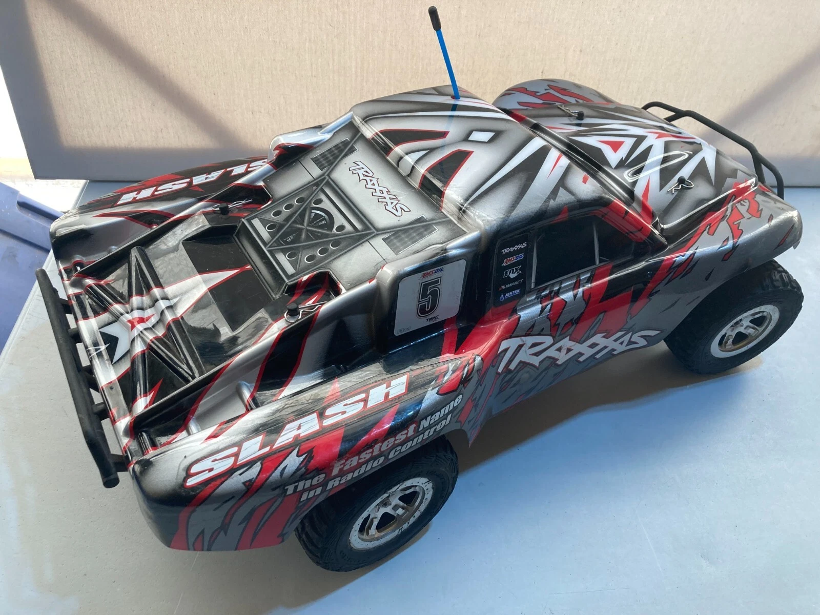 traxxas short course racing carro de controle remoto leia 