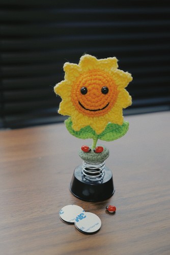 Sonnenblume Auto Armaturenbrett Dekor handgefertigt gehäkelt Wackelköpfe für Schreibtisch Dekor - Bild 3 von 8