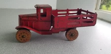 VTG 1930s Wyandotte Pressed Steel Ford Farm Stake Truck W/Red Wood Wheels 7" G1