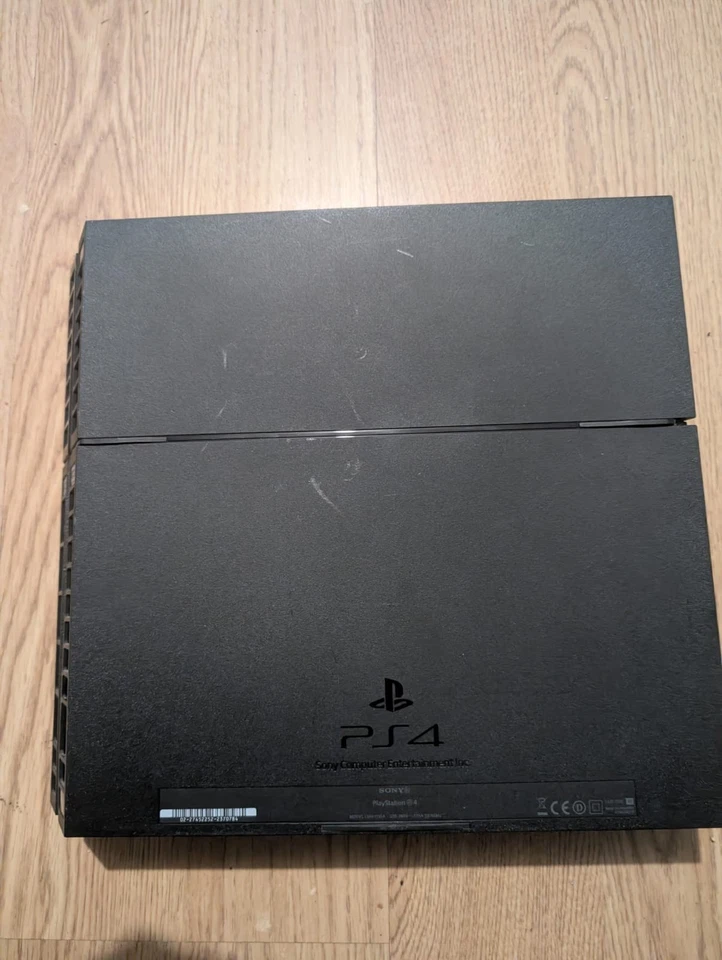 Sony PlayStation 4 Slim, photo 2 of 5