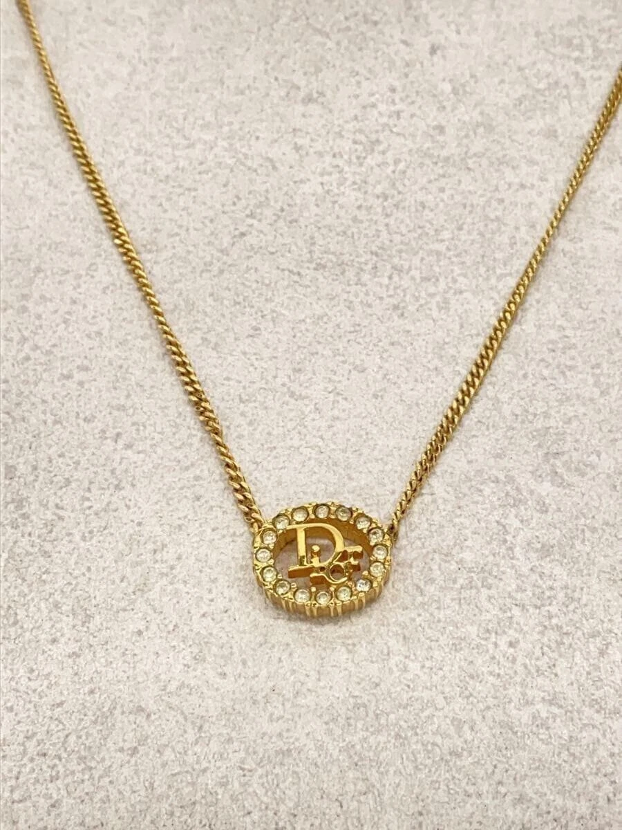Collier Christian Dior    Haut avec femme 