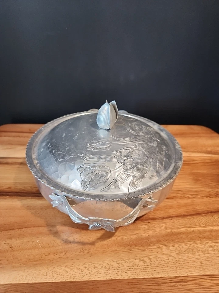 VTG Silver Hammered Bowl & 3D Lid, Crimped Edges, Tulip Lid & Etched Details   - Image 4 of 4