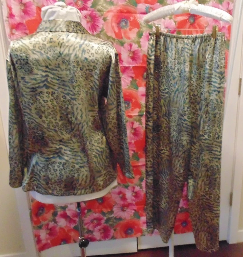Jones New York Pajama Set Leopard/Tiger Print Silky Smooth Comfort-Women Sz Med - Image 3 of 4