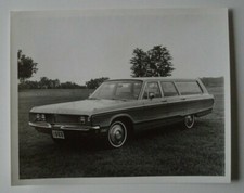 CHRYSLER Town & Country 1968 Press photo - English - Canada