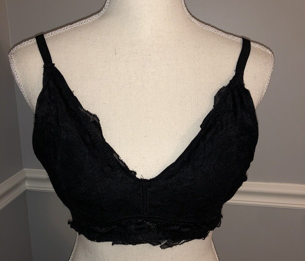 Ann Klein Black Lace Bralette Size L with Removable Padding Adjustable Straps  -image