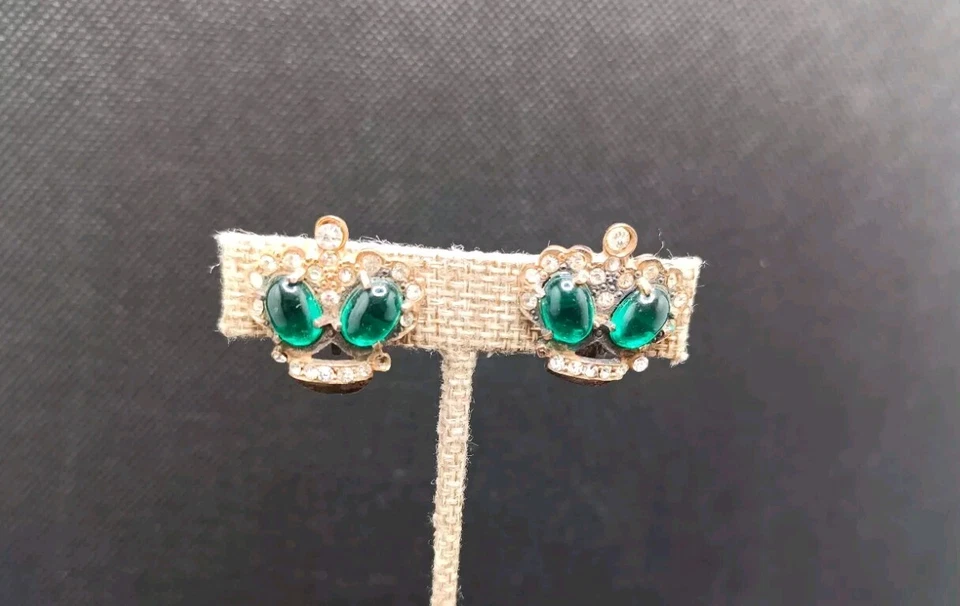 Brincos cabochão de vidro verde e prata Rstone transparente sem assinatura parafuso traseiro década de 1930 - Imagem 3 de 4