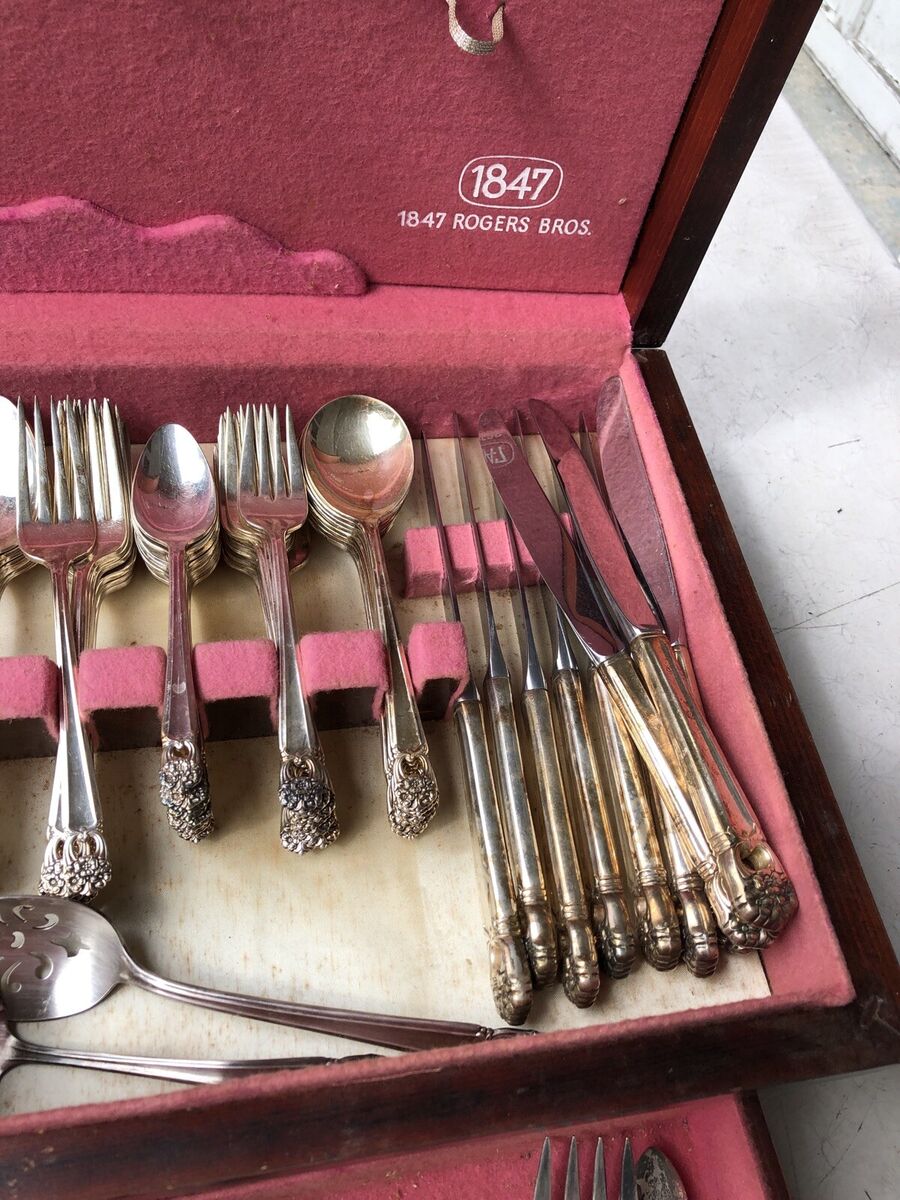 104 Pieces Vintage Silver Plate Flatware Set 1847 Rogers 104 Pieces Vintage Silver Plate Flatware Set 1847 Rogers