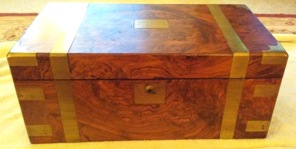 ДОРОЖНЫЙ СТОЛ ДЖЕНТЛЬМЕНА. ОРЕХ, ЧЕРНОЕ ДЕРЕВО, ЛАТУНЬ, 1878. W ПРОИСХОЖДЕНИЕ. НЕТРОНУТЫЙ - Изображение 2 из 4