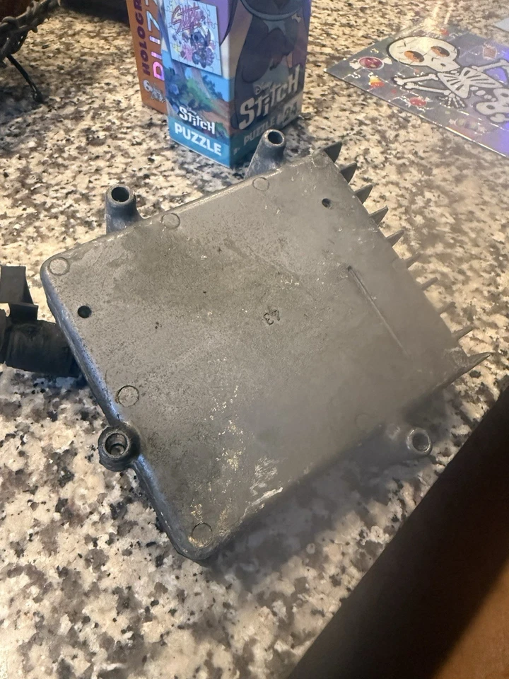 Chrysler Sebring 1999 convertible módulo de control del motor ECM 04745860 Foto 2 de 4