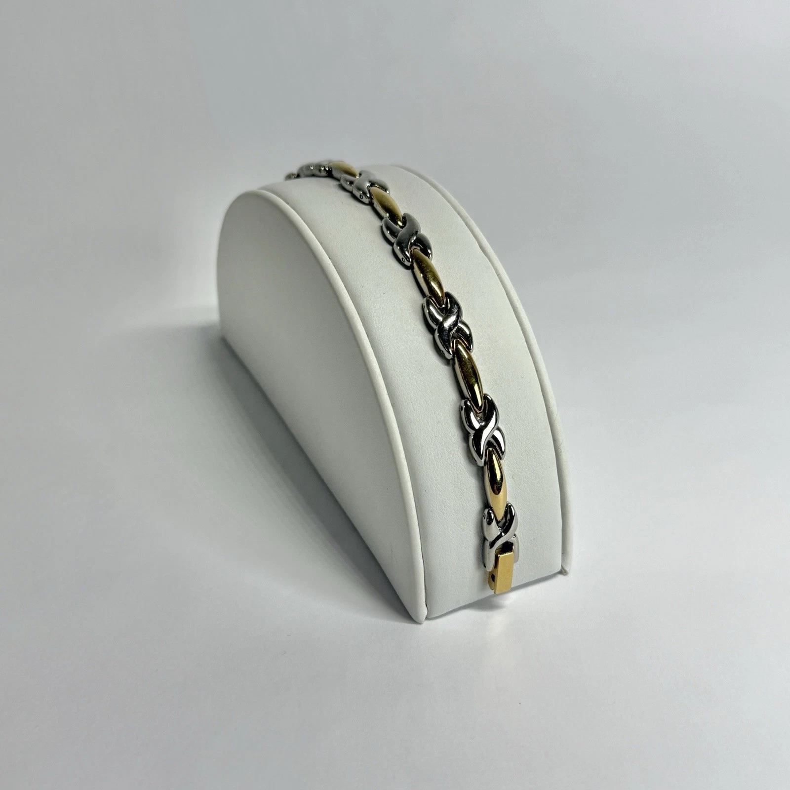 Elegant XO Hugs & Kisses Two Tone Vintage Bracelet Jewelry Br214