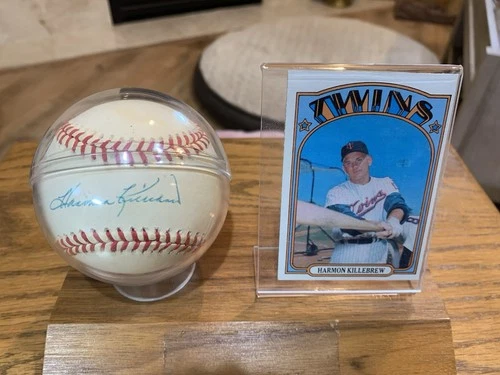 Harmon Killebrew Autographed baseball Plus 1972 Baseball Card Plus Stand