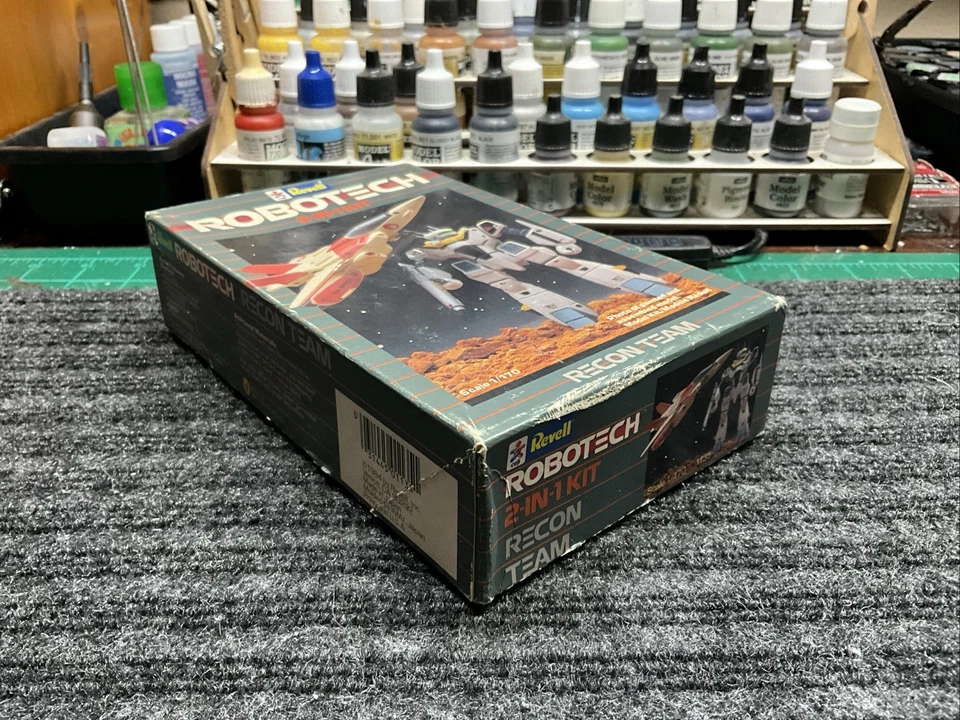 Vintage Revell Robotech 2 in 1 Kit Recon Team Model Kit 1984 Incomplete - Image 2 of 4