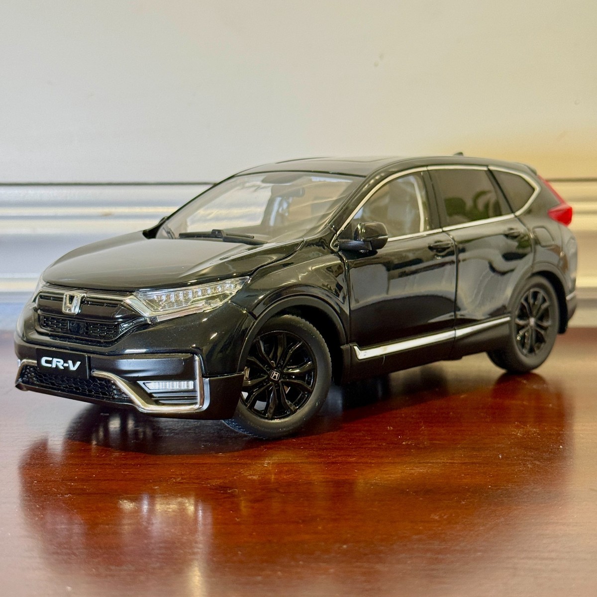 Honda CRV SUV Black Edition 1/18 Scale Diecast Model Car | In Box Honda CRV SUV Black Edition 1/18 Scale Diecast Model Car | In Box